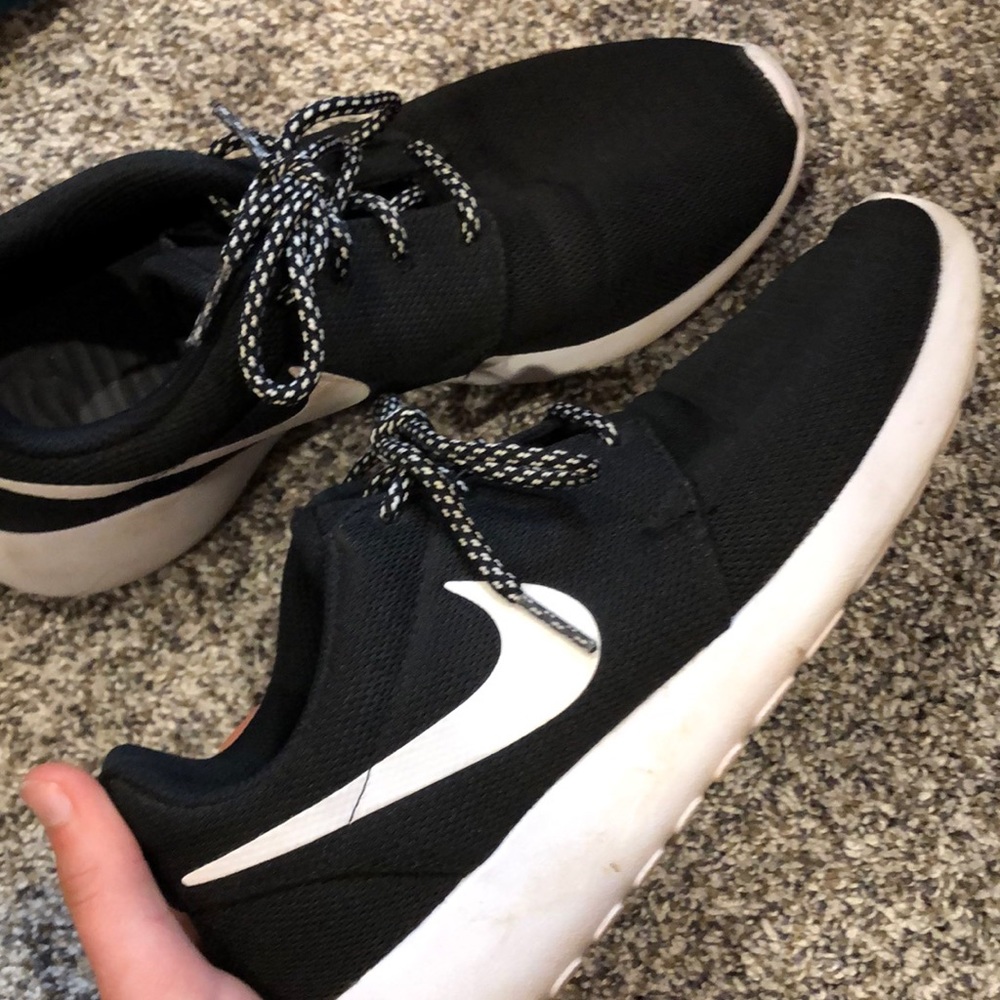 black nike roshe ones
